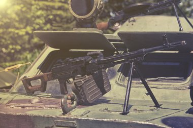 Ağır saldırı tüfeği üzerinde kapat