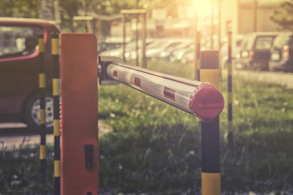 Barriere auf dem Parkplatz — Stockfoto