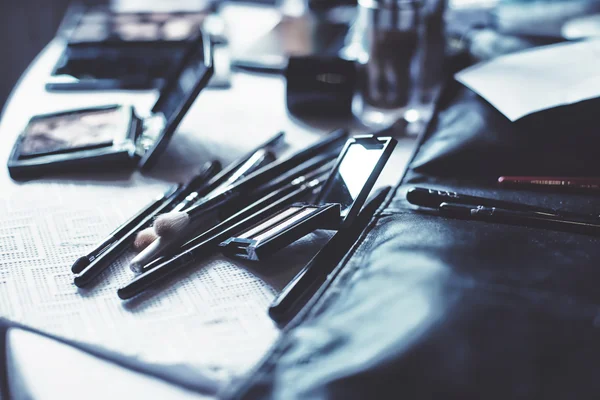 Çeşitli makyaj ürünleri, gürültü, küçük odak derinliği