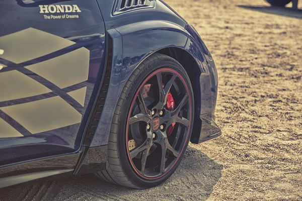 Wroclaw, Poland, May 28, 2016: Close up on Honda Civic Type R front wheel on Motoshow on May 28, 2016 in Poland — Stock Photo, Image