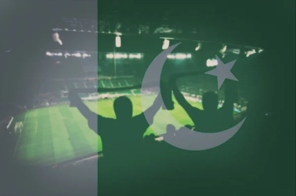 Estadio deportivo con los aficionados y la mezcla de la bandera de Pakistán —  Fotos de Stock