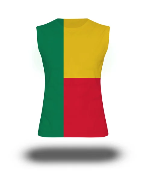 흰색 배경과 그림자에 베냉 플래그와 운동 민소매 셔츠 — 스톡 사진