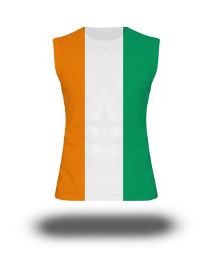 beyaz arka plan ve gölge üzerinde Fildişi Sahili bayrağı ile atletik kolsuz gömlek