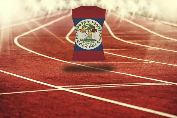 Pista de corrida vermelha com linhas e bandeira de Belize na camisa — Fotografia de Stock
