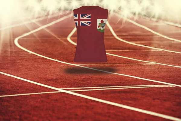 Pista de atletismo roja con líneas y bandera de Bermudas en camisa —  Fotos de Stock
