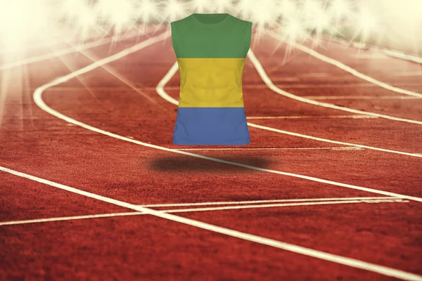 Çizgileri ve Gabon bayrak gömlek Kırmızı koşu parkuru — Stok fotoğraf