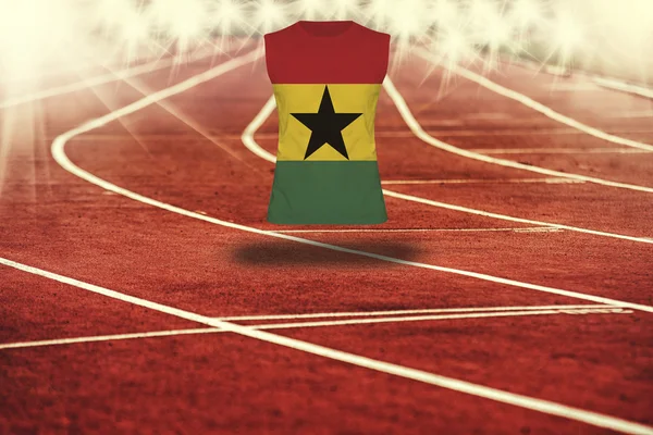 Червоний бігові доріжки з лініями і прапор Гани на сорочці — стокове фото
