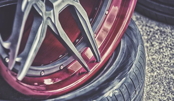 Detalhe de close-up da roda de carro de alumínio, efeito HDR — Fotografia de Stock