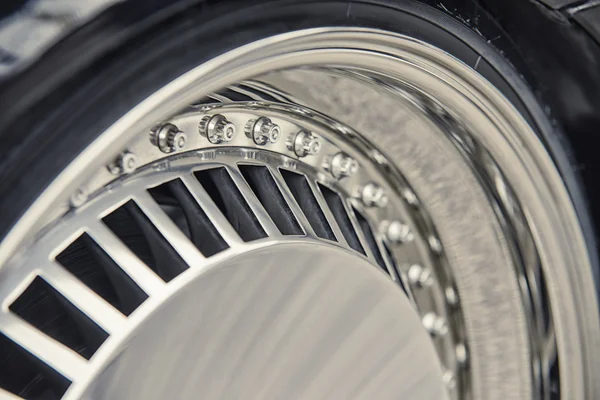 Close-up of aluminium rim of luxury car wheel — Stock Photo, Image