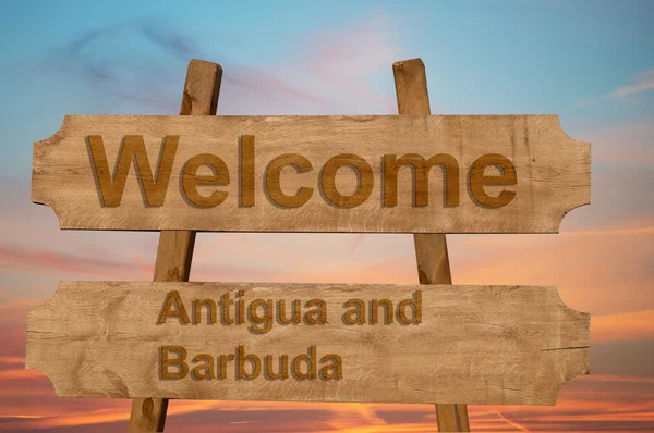 Bienvenidos a Antigua y Barbuda cantan sobre fondo de madera — Foto de Stock