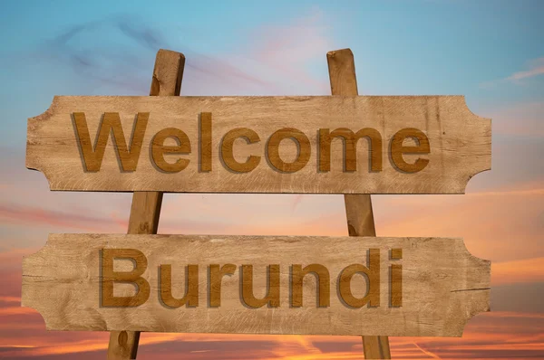 Zapraszamy do Burundi śpiewać na tle drewna — Zdjęcie stockowe