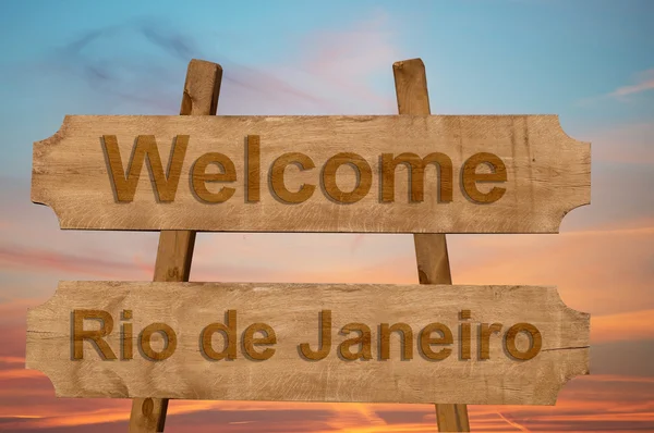 Bem-vindo ao Rio de Janeiro no Brasil assine em fundo de madeira — Fotografia de Stock