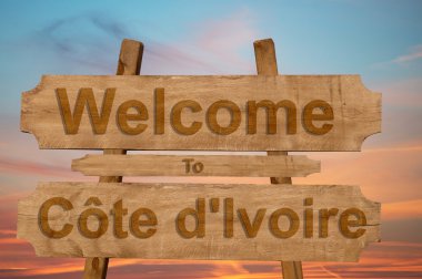 Fildişi Sahilleri hoş geldiniz şarkı üzerinde ahşap arka plan 