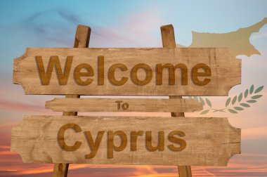 Hırvatistan hoş geldiniz şarkı ulusal bayrak harmanlama ile ahşap arka plan üzerinde