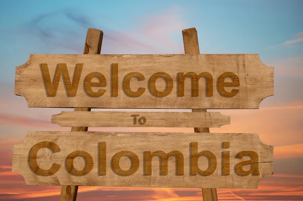 Bem-vindo à Colômbia cantar em fundo de madeira — Fotografia de Stock
