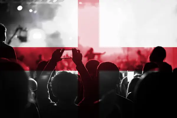 Concierto de música en vivo con la mezcla de bandera de Inglaterra en los fans —  Fotos de Stock