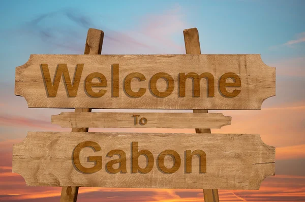 Bem-vindo ao Gabão cantar em fundo de madeira — Fotografia de Stock