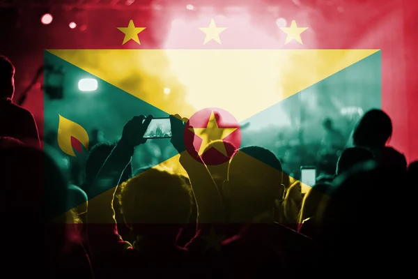 Live-Musik-Konzert mit Blending Grenada Flagge auf Fans — Stockfoto