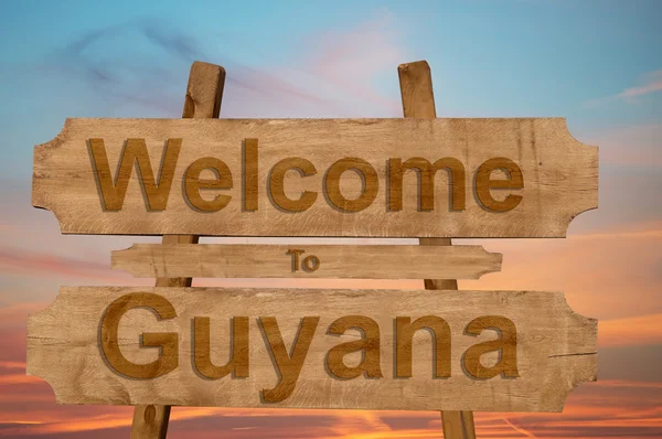 Välkommen till Guyana sjunga på trä bakgrund — Stockfoto