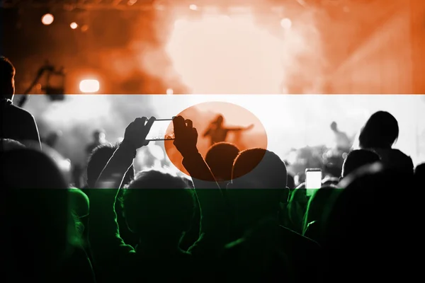 Live music concert with blending Niger flag on fans — Stock Photo, Image