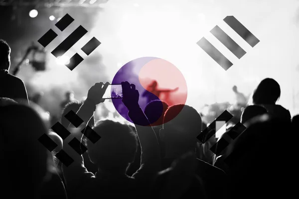 Živá hudba koncert s prolnutí Korejská republika vlajka na fanoušci — Stock fotografie