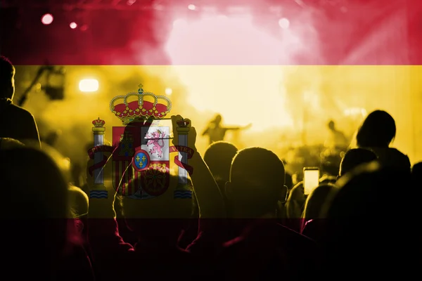 Levande musik konsert med blandning Spanien flagga på fans — Stockfoto