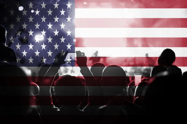Muzyka na żywo koncert z mieszania flaga Usa na fanów — Zdjęcie stockowe
