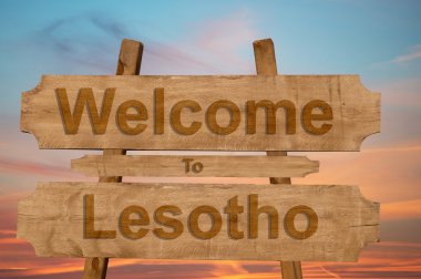 Lesotho işareti ahşap arka plan üzerinde hoş geldiniz 