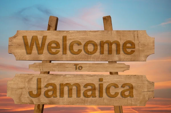 Ласкаво просимо на Ямайці знак на фоні деревини — стокове фото
