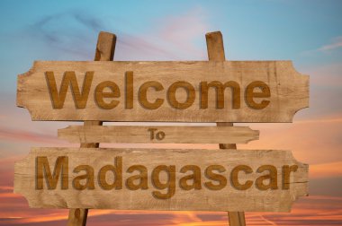 Ahşap arka plan tabelada Madagascar hoş geldiniz 