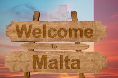 Malta işaret nationa harmanlama ile ahşap arka plan üstünde hoş geldiniz