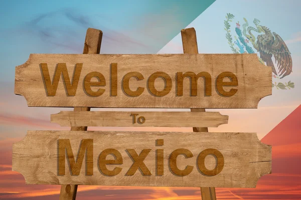 Welcome to Mexico sign on wood background with blending national flag — Stock Photo, Image