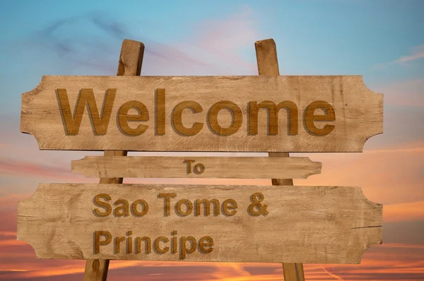 Bem-vindo ao sinal de São Tomé e Príncipe no fundo de madeira — Fotografia de Stock