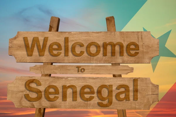 Willkommen im Senegal Zeichen auf Holz Hintergrund mit Blending nationa — Stockfoto