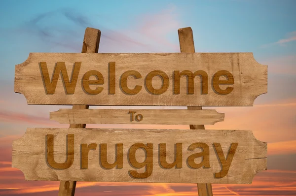 Bem-vindo ao Uruguai cantar em fundo de madeira — Fotografia de Stock