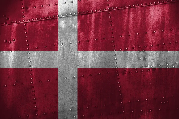 Metalltekstur eller bakgrunn med Danmarks flagg – stockfoto