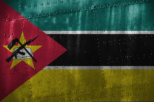 Texutre de metal o fondo con bandera de Mozambique — Foto de Stock