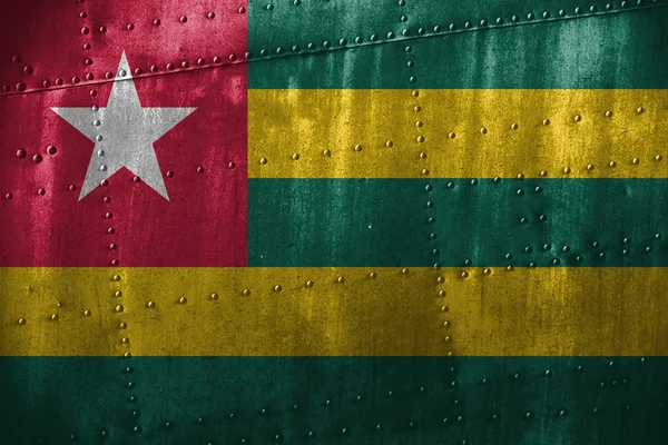 Texutre in metallo o sfondo con bandiera Togo — Foto Stock