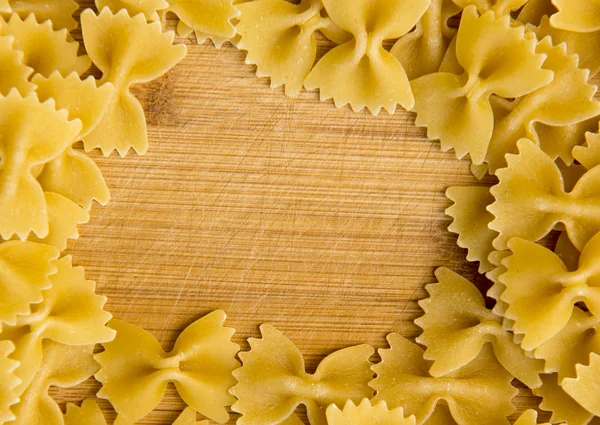 Primer plano del marco de pasta italiana sin cocer - farfalle — Foto de Stock