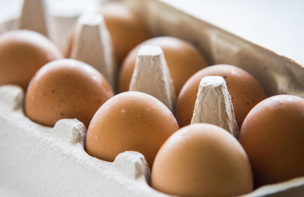 Chiken Huevos envasados en una caja . — Foto de Stock