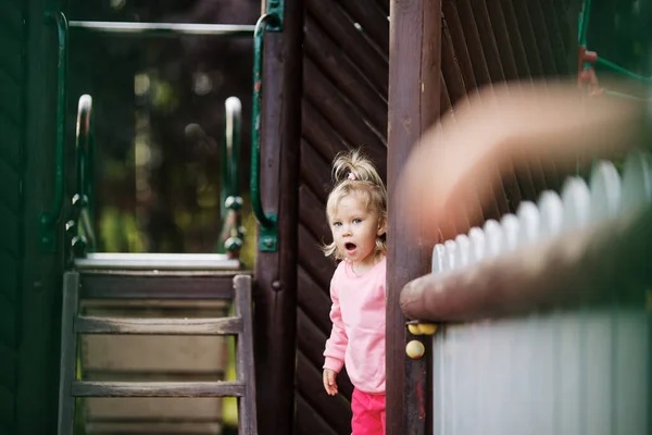 Kinder Auf Spielplätze Spaß Haben — Stockfoto