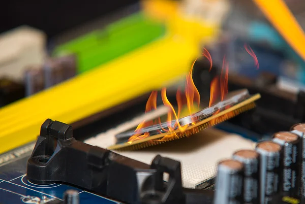 CPU per personal computer ad alte prestazioni in fiamme — Foto Stock