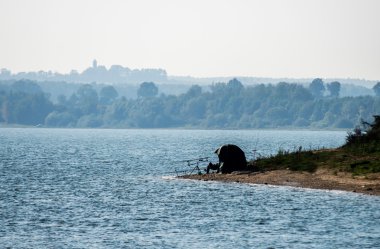 Gölde bir gece kalmak ile balıkçılık