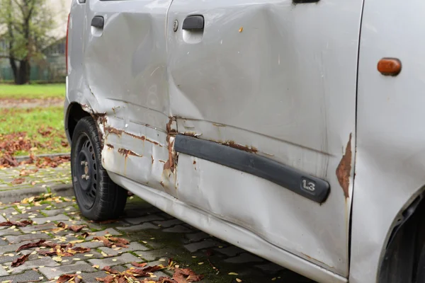 Close up van oude roestige auto deur — Stockfoto