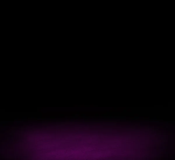 Черная темная стена и фиолетовый пол — стоковое фото