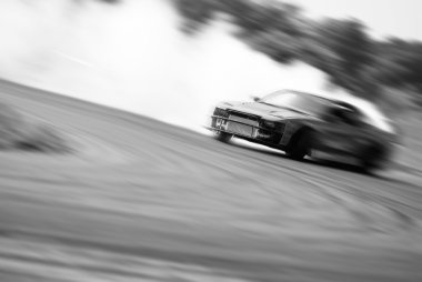 Çok hızlı sürüş, Hareket Bulanıklığı drift siyah ve beyaz