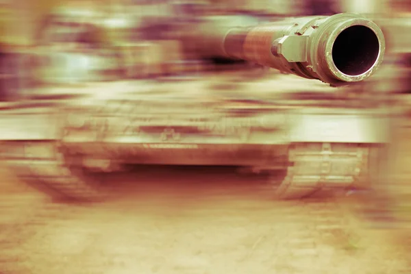 Army tank motion blur, close up on gun barrel — Stock Photo, Image