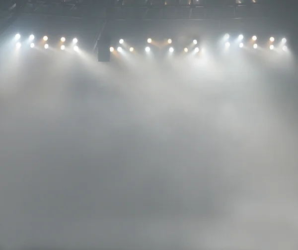 Luces del estadio y humo — Foto de Stock