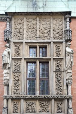 Eski bir kilise penceresi