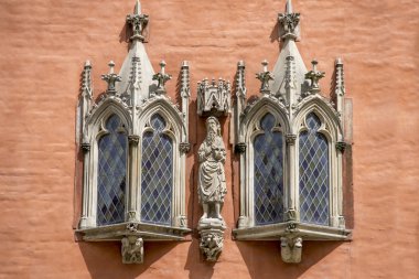 Eski bir kilise penceresi